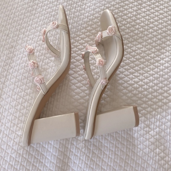 High heels with baby pink flowers💗 - Picture 3 of 3